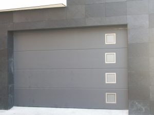 el prat puerta metálica