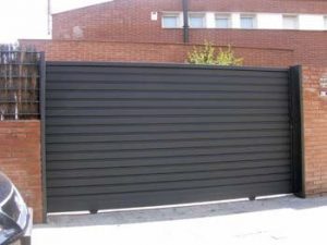 Puerta_corredera_lama_galvanizada_pintada_ral