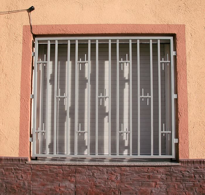 instalación de modelo rejas ventana